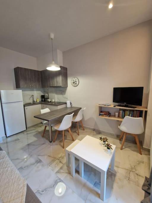 N&S Apartment B 埃泽萨 外观 照片