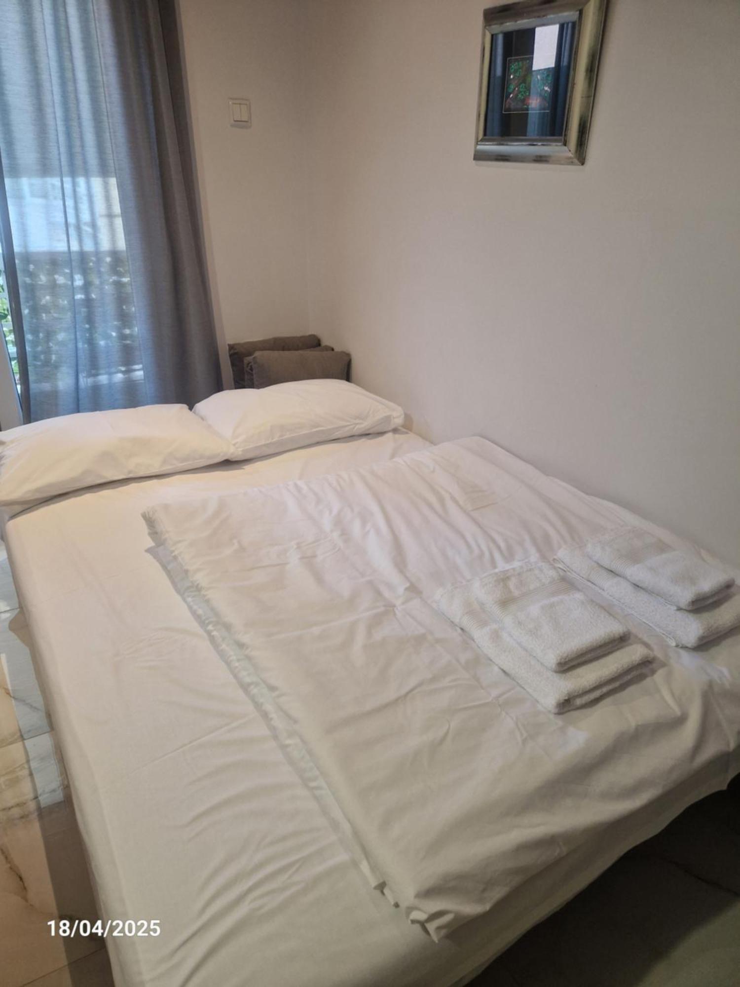 N&S Apartment B 埃泽萨 外观 照片